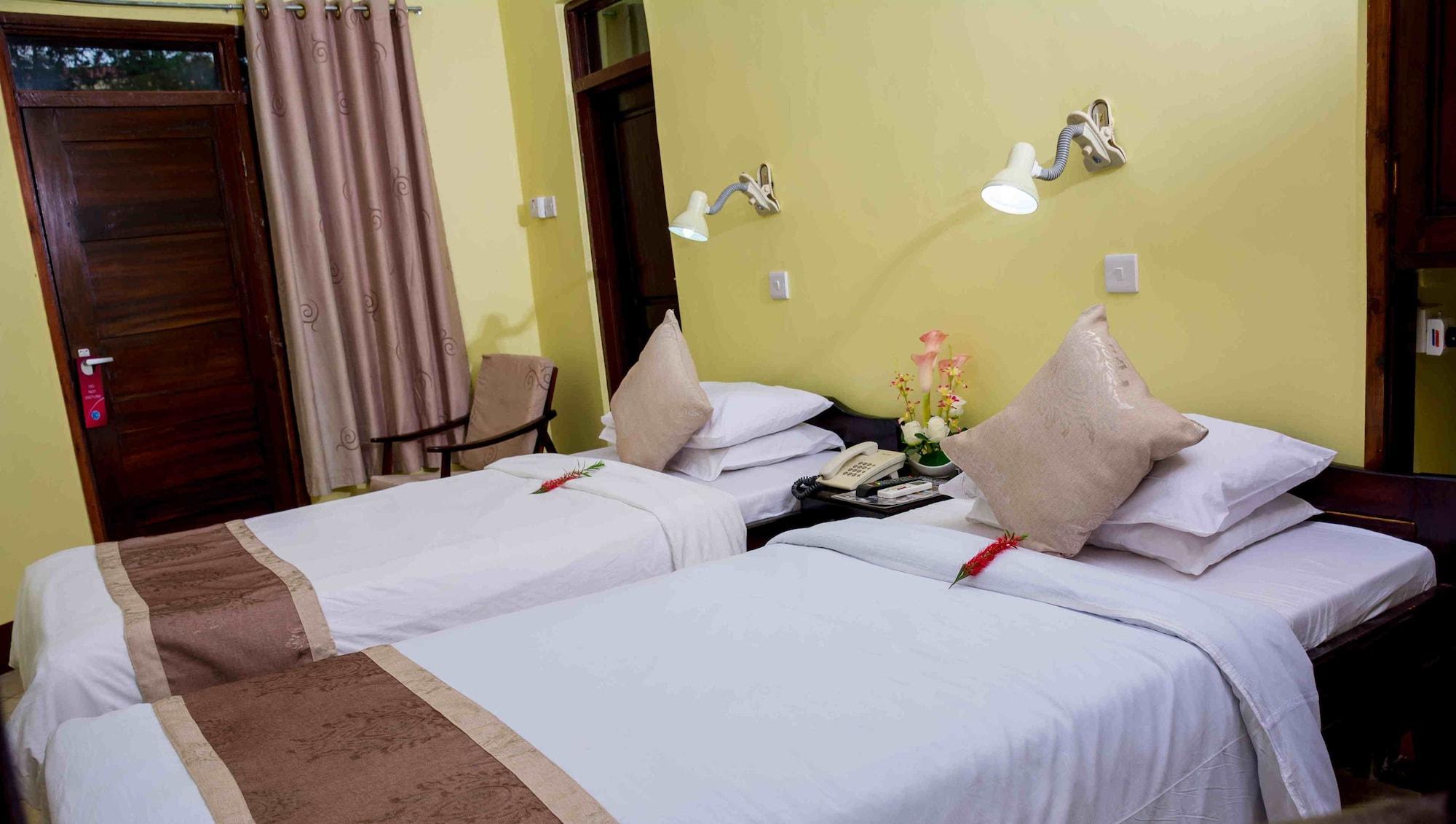 Keys Hotel Moshi Bagian luar foto