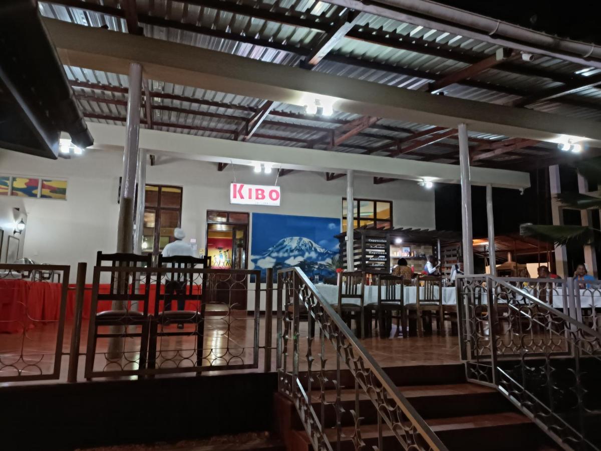 Keys Hotel Moshi Bagian luar foto