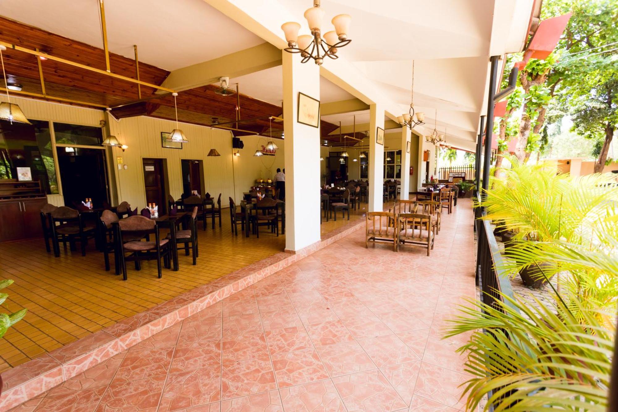 Keys Hotel Moshi Bagian luar foto