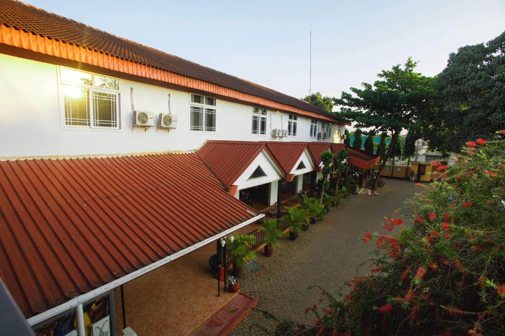 Keys Hotel Moshi Bagian luar foto