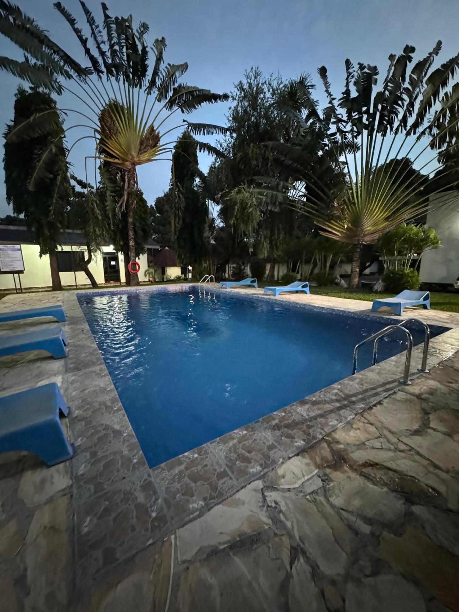 Keys Hotel Moshi Bagian luar foto