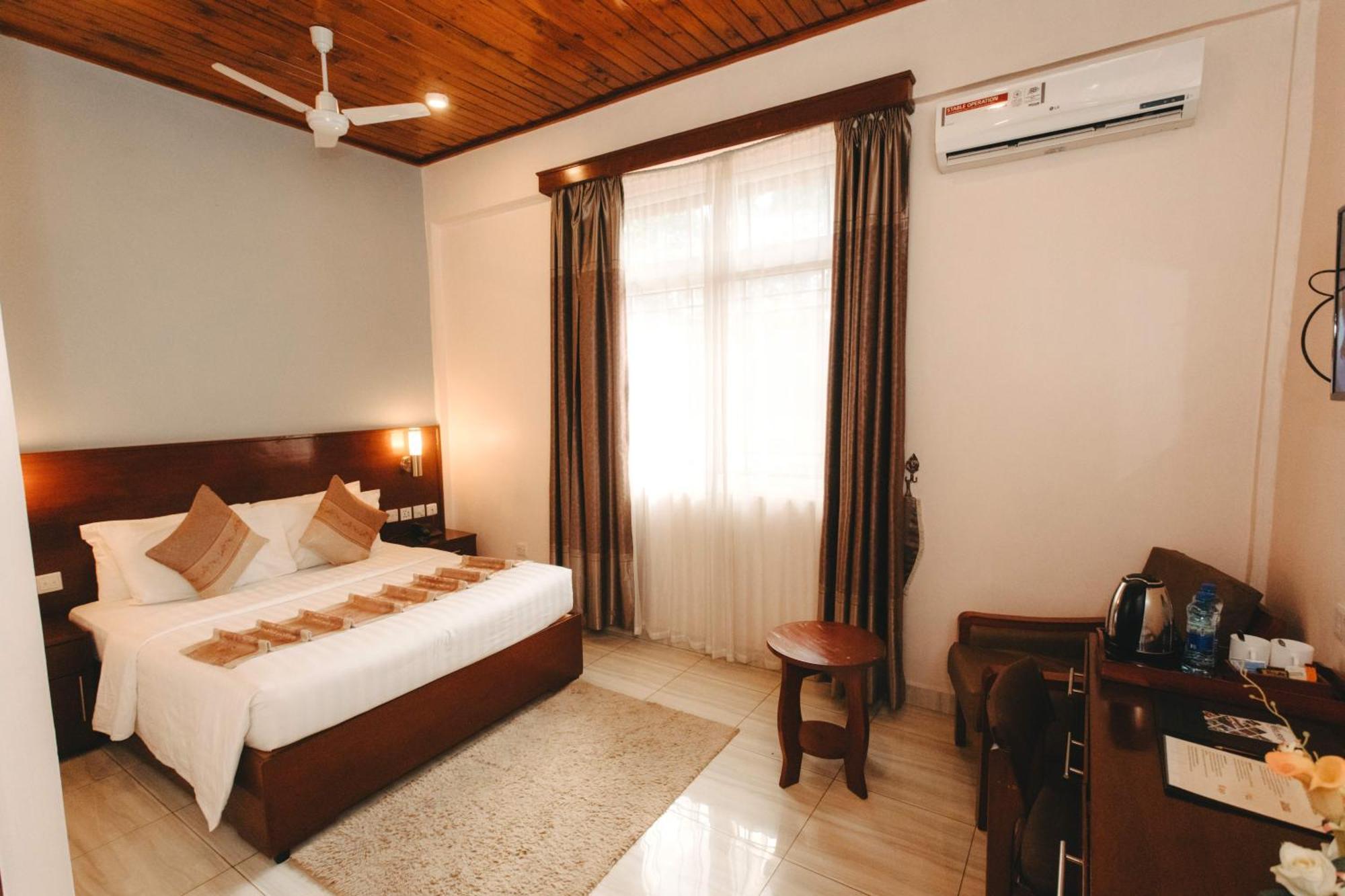 Keys Hotel Moshi Bagian luar foto