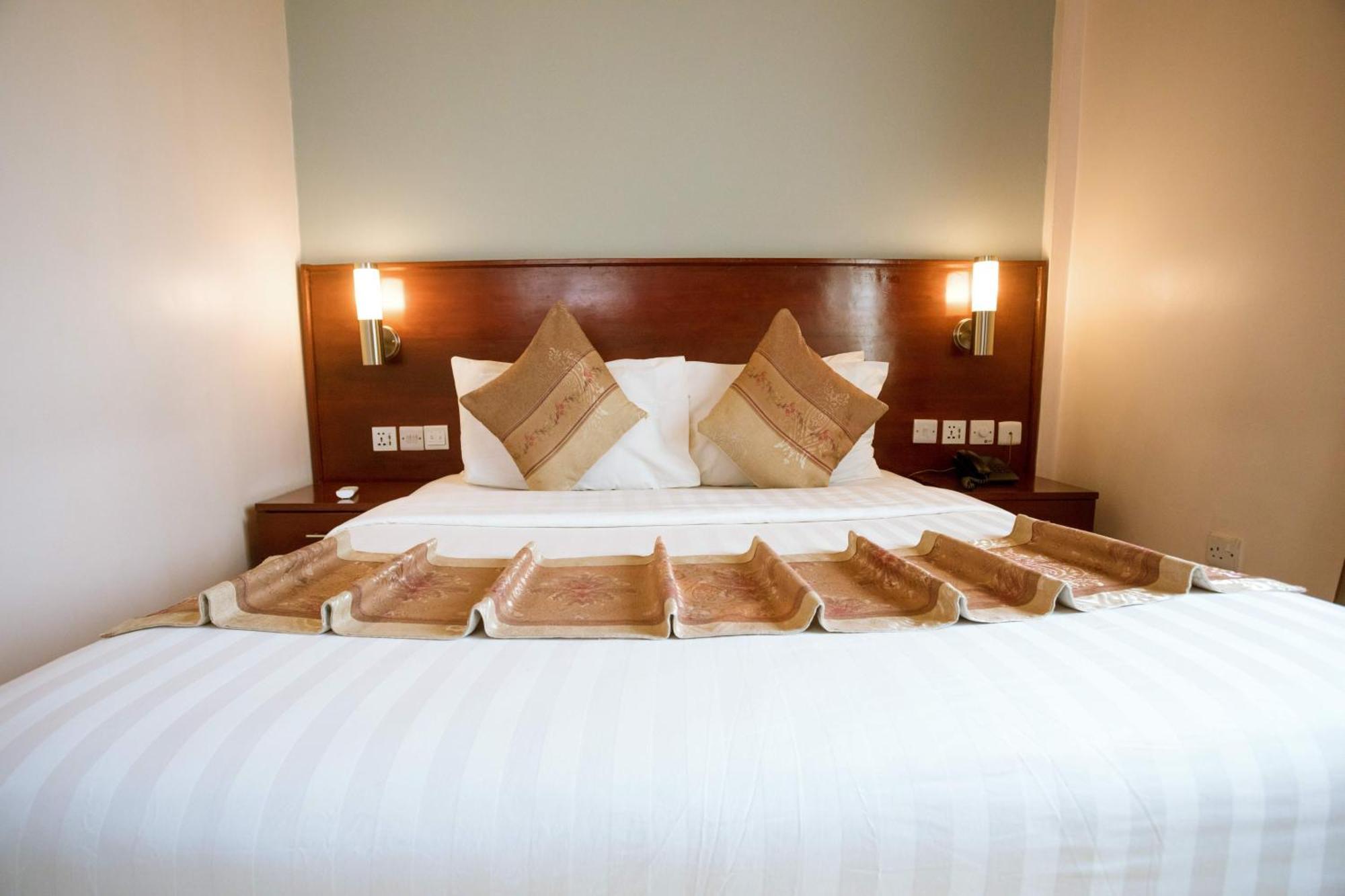 Keys Hotel Moshi Bagian luar foto