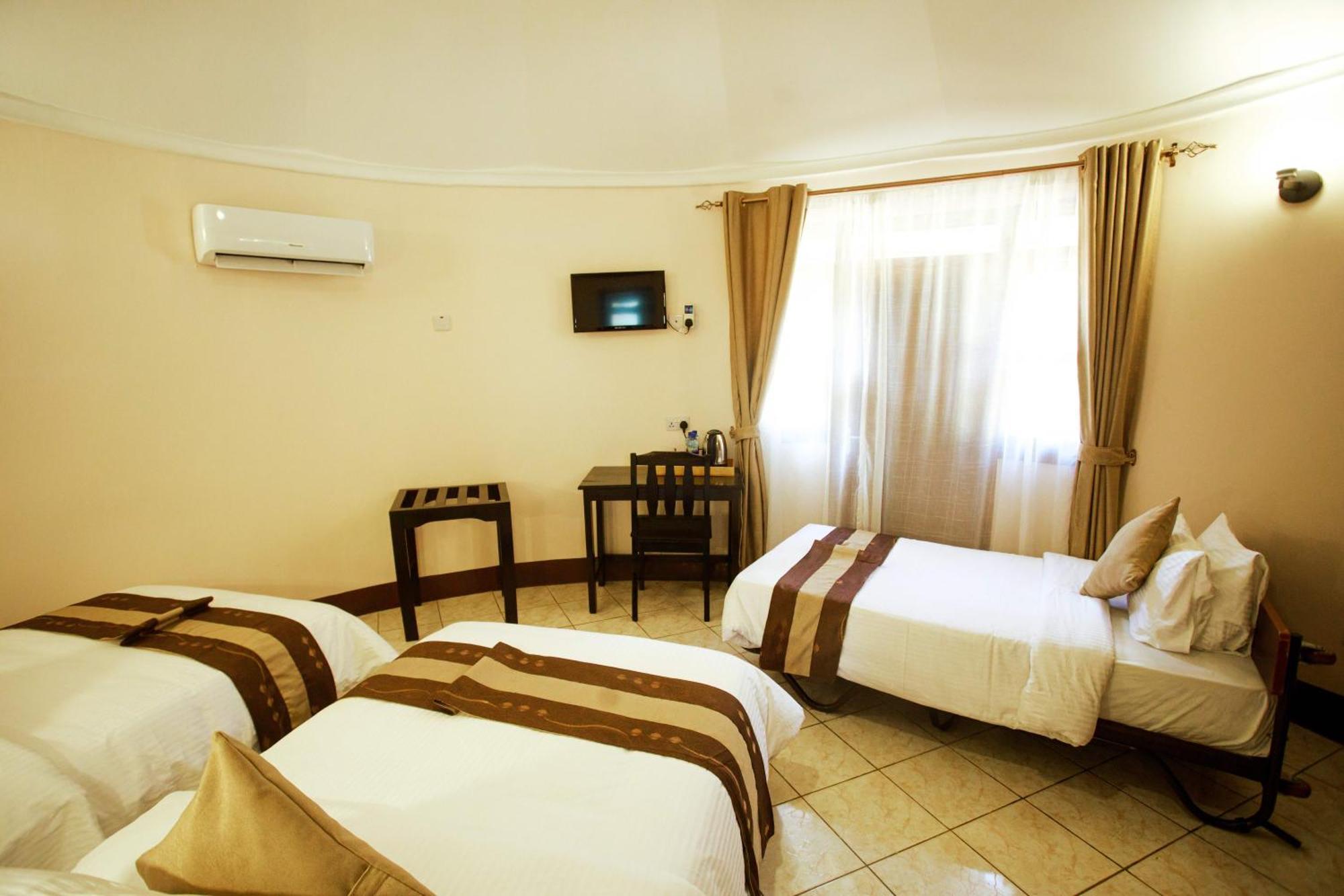 Keys Hotel Moshi Bagian luar foto