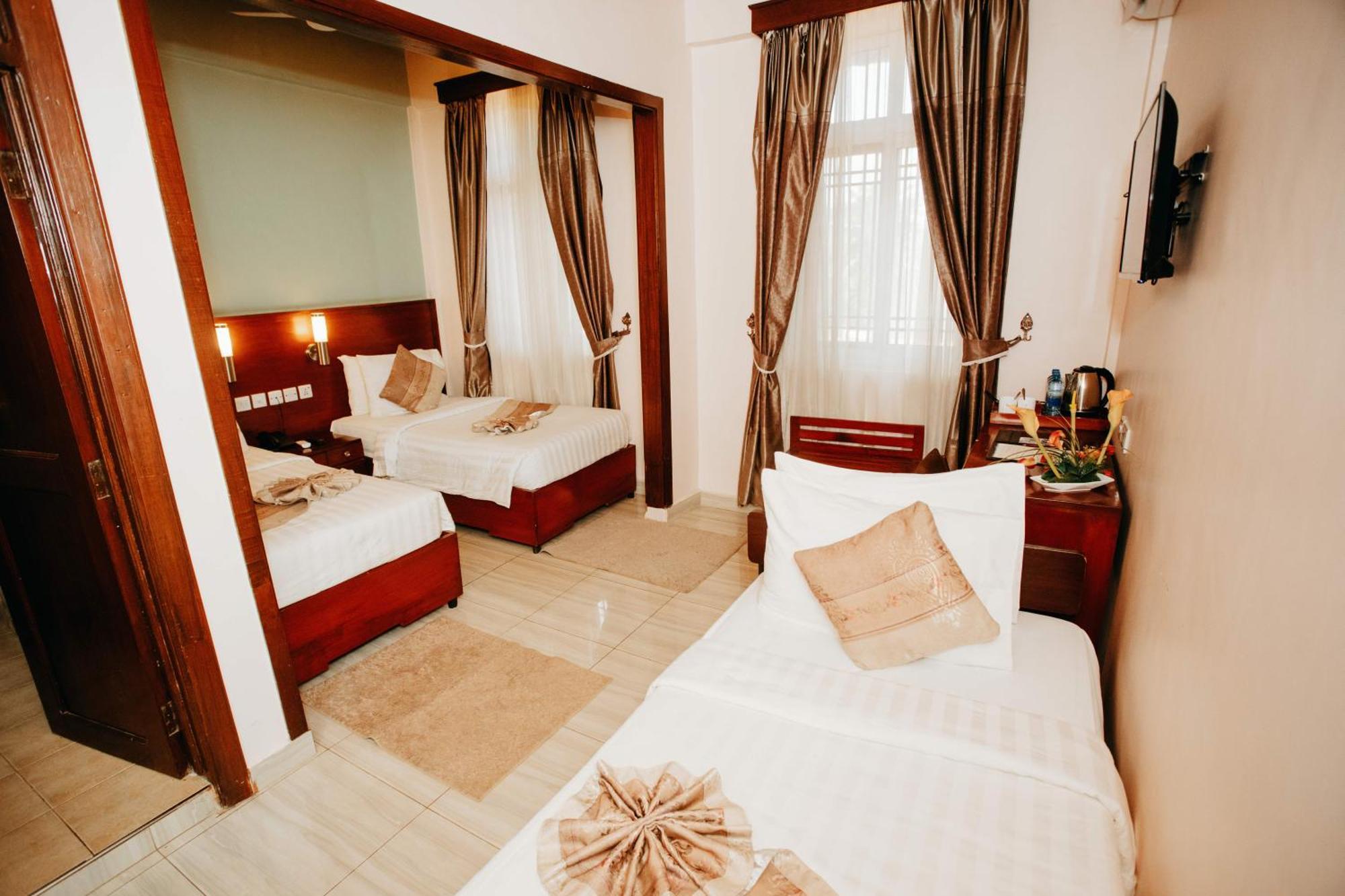Keys Hotel Moshi Bagian luar foto