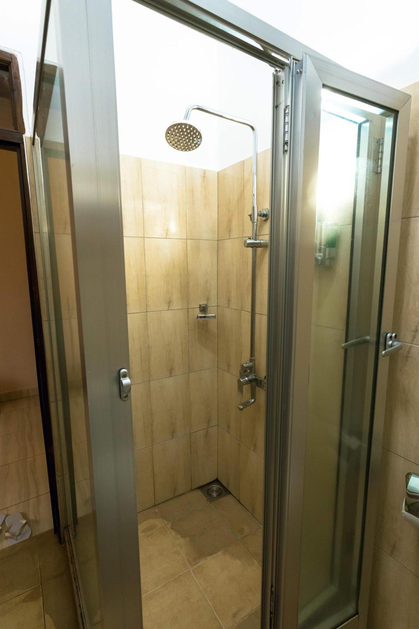 Keys Hotel Moshi Bagian luar foto